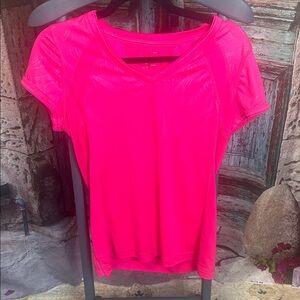 Tek Gear hot pink fuschia shirt, size medium, good condition